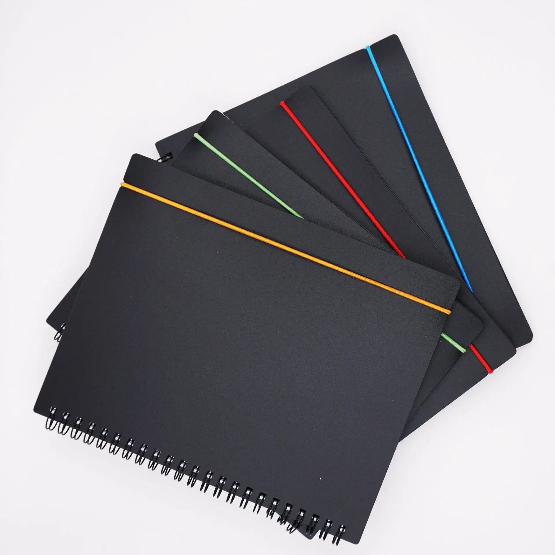 Тетрадь А5 80л Favorite Black. No 4 пластик на пружине ТПФК580216